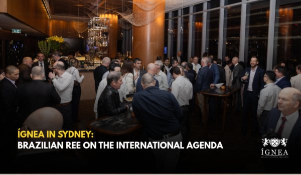 Guests mingling in a room with large windows during the sunset party in Sydney. Title: Ígnea in Sydney: Brazilian Rare Earths on the International Agenda.